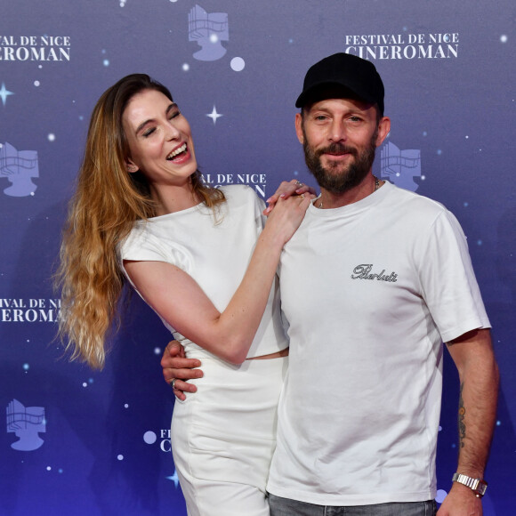 Nicolas Duvauchelle est fiancé depuis août dernier à Chloé Roy 
Nicolas Duvauchelle et sa compagne Chloé Roy - 3ème soirée de la 5ème édition du festival CinéRoman au cinéma Pathé Gare du Sud à Nice le 5 octobre 2023. © Bruno Bebert/Bestimage