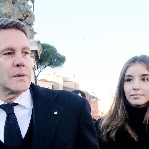 Emmanuel Philibert de Savoie et sa fille Vittoria lors du 146ème anniversaire de la Garde d'honneur du Panthéon au monument Victor-Emmanuel II (Altare della Patria - Autel de la Patrie) à Rome. Le 21 janvier 2024 © LaPresse / Panoramic / Bestimage