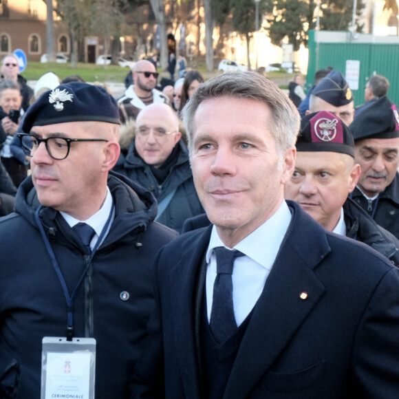 Emmanuel Philibert de Savoie et sa fille Vittoria lors du 146ème anniversaire de la Garde d'honneur du Panthéon au monument Victor-Emmanuel II (Altare della Patria - Autel de la Patrie) à Rome. Le 21 janvier 2024 © LaPresse / Panoramic / Bestimage