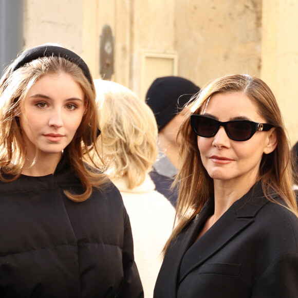 Vittoria di Savoia et sa mère Clotilde Courau - Arrivées au défilé Dior Haute Couture Printemps/Été 2024 dans le cadre de la Fashion Week de Paris (PFW), au musée Rodin à Paris, France, le 22 janvier 2024. © Denis Guignebourg/Bestimage