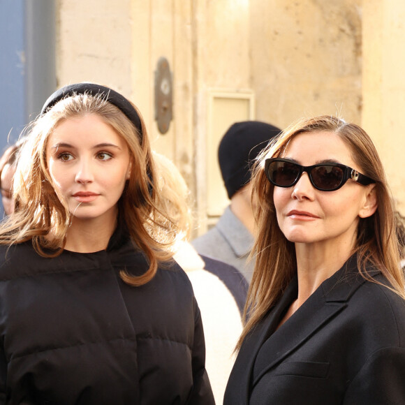 Vittoria di Savoia et sa mère Clotilde Courau - Arrivées au défilé Dior Haute Couture Printemps/Été 2024 dans le cadre de la Fashion Week de Paris (PFW), au musée Rodin à Paris, France, le 22 janvier 2024. © Denis Guignebourg/Bestimage