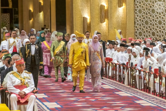 Le mariage, étalé sur 10 jours, a regroupé plusieurs cérémonies et 5000 invités d'après "Point de Vue"
La cérémonie Berdebak lors de la cérémonie des poudres, au cours de laquelle les époux reçoivent la bénédiction du sultan Hassanal Bolkiah et de sa femme la reine Saleha. 4ème jour du mariage du prince Abdul Mateen de Brunei et Anisha Rosnah, le 11 janvier 2024 à Bandar Seri Begawan, Brunei. Photo : Balkis Press/ABACAPRESS.COM