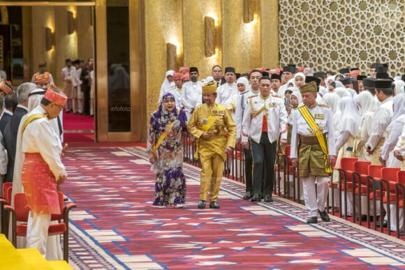 Le sultan de Brunei Hassanal Bolkiah et sa femme, la reine Saleha, parents du marié, arrivent à la cérémonie Berdebak. 4ème jour du mariage du prince Abdul Mateen de Brunei et Anisha Rosnah, le 11 janvier 2024 à Bandar Seri Begawan, Brunei. Photo : Balkis Press/ABACAPRESS.COM