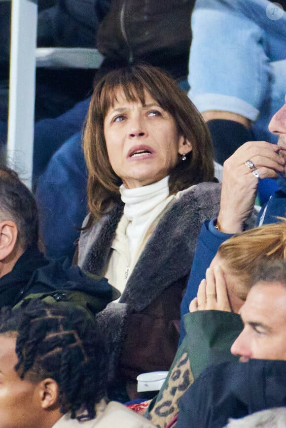 Sophie Marceau a poussé un gros coup de gueule contre un homme politique. 
Sophie Marceau - People des les tribunes de la coupe du Monde de Rugby France - Match de quart de finale "France-Afrique du Sud (28-29)" au Stade de France à Saint-Denis. © Moreau-Jacovides/Bestimage 