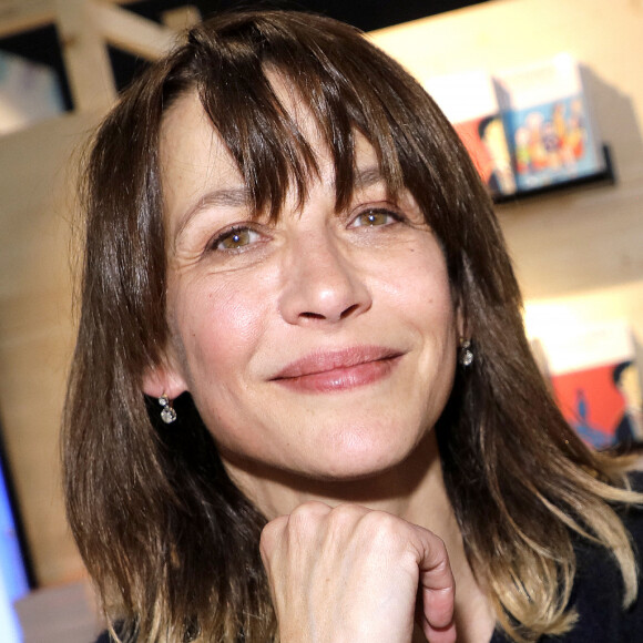 Et qui signifie qu'elle ne va pas lacher le combat ! 
Sophie Marceau - Festival du Livre de Paris 2023 au Grand Palais Éphémère à Paris le 22 avril 2023. © Cedric Perrin / Bestimage 