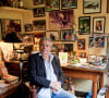 Alain Delon dans le bureau de sa maison de Douchy le 17 avril 2021. © Cyril Moreau / Bestimage