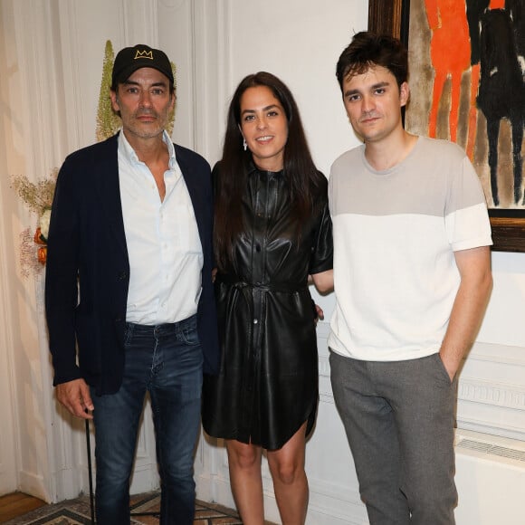 Ainsi que, bien entendu, ses enfants.
Exclusif - Anthony Delon, Anouchka Delon et Alain-Fabien Delon au cocktail à l'issue de la conférence de presse pour la vente de la collection Alain Delon chez Bonhams Cornette de Saint Cyr à Paris le 19 juin 2023. © Coadic Guirec/Bestimage