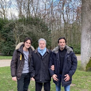 Exclusif - Alain Delon avec ses fils Anthony et Alain-Fabien Delon le jour de son anniversaire le 8 novembre 2021 à Douchy, France. © Anthony Delon via Bestimage