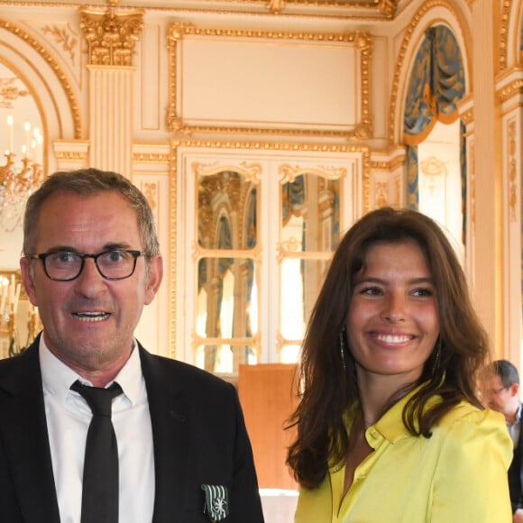 Patrice Carmouze, Christophe Dechavanne avec sa fille Ninon et Franck Riester - Christophe Dechavanne reçoit le grade d'Officier des Arts et des Lettres au Ministère de la Culture à Paris le 15 mai 2019. © Coadic Guirec / Bestimage