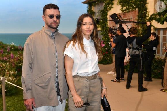 Justin Timberlake et sa femme Jessica Biel au front row du défilé de mode Homme printemps-été 2023 Dior à l'école du Val de Grâce à Paris, France, le 24 juin 2022. © Veeren-Clovis/Bestimage