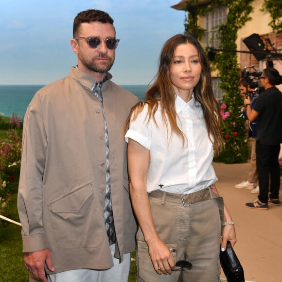 Justin Timberlake et sa femme Jessica Biel au front row du défilé de mode Homme printemps-été 2023 Dior à l'école du Val de Grâce à Paris, France, le 24 juin 2022. © Veeren-Clovis/Bestimage