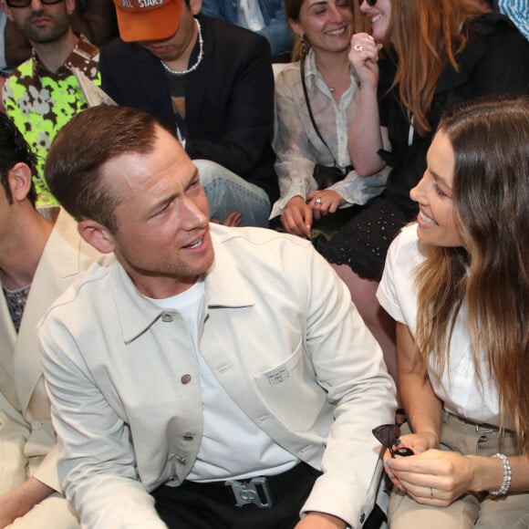  Depuis Jessica Biel a passé l'éponge mais... reste vigileante.
Matthew Heal, Taron Egerton, Jessica Biel et son mari Justin Timberlake au front row du défilé de mode Homme printemps-été 2023 Dior à l'école du Val de Grâce à Paris, France, le 24 juin 2022. © Bertrand Rindoff/Bestimage