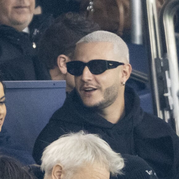 Eve Gilles, Miss France 2024, DJ Snake et Malik Bentalha - Celébrités dans les tribunes du match de Ligue 1 Uber Eats "PSG-Brest" (2-2) au Parc des Princes à Paris le 28 janvier 2024. © Cyril Moreau/Bestimage