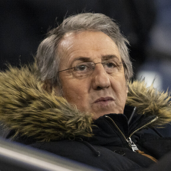 Richard Anconina - Celébrités dans les tribunes du match de Ligue 1 Uber Eats "PSG-Brest" (2-2) au Parc des Princes à Paris le 28 janvier 2024. © Cyril Moreau/Bestimage  Celebrities in the stands of the Ligue 1 Uber Eats match "PSG-Brest" (2-2) at the Parc des Princes in Paris on January 28, 2024.