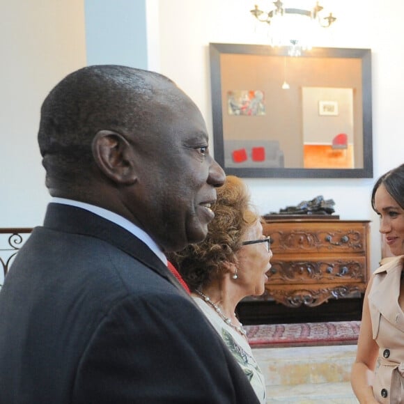 Le prince Harry, duc de Sussex, et Meghan Markle, duchesse de Sussex, rencontrent le président sud-africain Cyril Ramaphosa et son épouse T. Motsepe à Pretoria, le 20 octobre 2019, dans le cadre de leur voyage officiel en Afrique du Sud. 