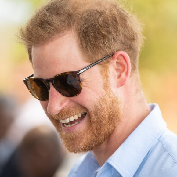 Le prince Harry, duc de Sussex, visite le centre de santé Mauwa de Blantyre, au Malawi, lors de la neuvième journée de la visite royale en Afrique. Blantyre, le 1er Octobre 2019.  The Duke of Sussex visits the Mauwa Health Centre in Blantyre, Malawi, on day nine of the Royal tour of Africa. Blantyre, October 1st 2019. 