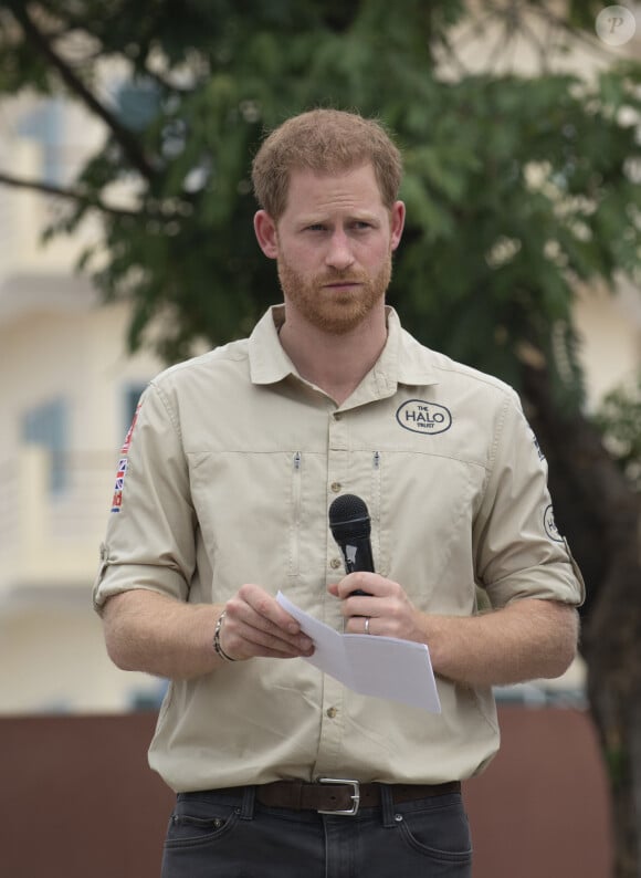 Le prince Harry, duc de Sussex, retourne sur les traces de sa mère à Huambo en Angola, le 27 septembre 2019