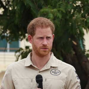 Le prince Harry, duc de Sussex, retourne sur les traces de sa mère à Huambo en Angola, le 27 septembre 2019