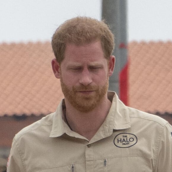 Le prince Harry, duc de Sussex, retourne sur les traces de sa mère à Huambo en Angola, le 27 septembre 2019