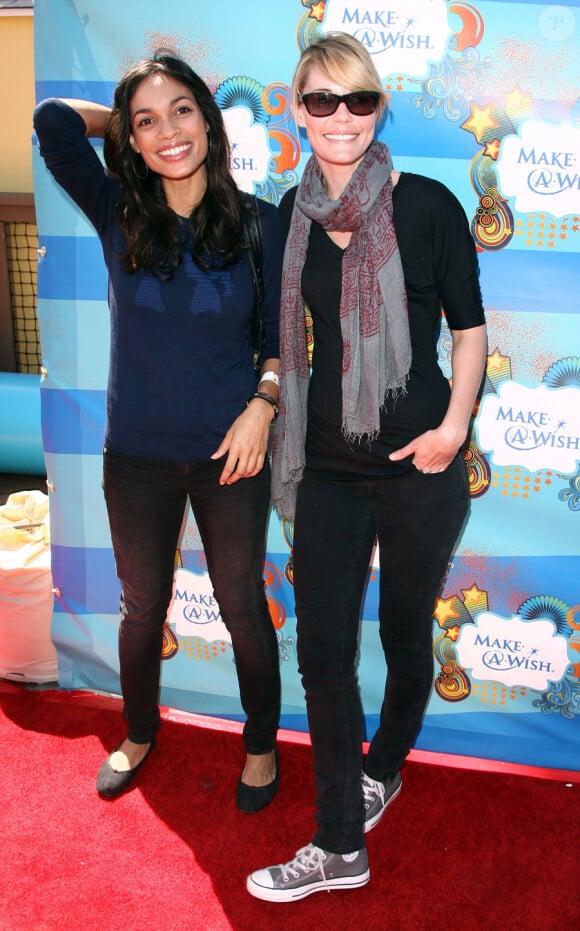 Rosario Dawson et Leslie Bibb lors de l'événement caritatif Make A Wish à Santa Monica le 14 mars 2010