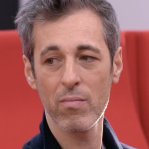 A quelques jours de la finale, les finalistes Julien et Pierre ont vécu leurs toutes dernières évaluations devant les professeurs. 
Michaël Goldman pendant l'audition d'Héléna dans la "Star Academy", TF1.