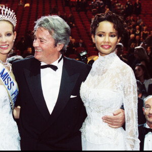 L'ancienne Miss France (elle a été élue en 2000) qui a été mannequin, actrice et réalisatrice s'est confiée sur son parcours incroyable.
Archives - Elodie Gossuin (Miss France 2001), Alain Delon et Sonia Rolland.
