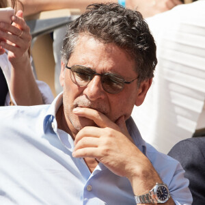 Pascal Elbé en tribunes lors des Internationaux de France de tennis de Roland Garros 2023 à Paris, France, le 30 mai 2023. © Jacovides-Moreau/Bestimage  Celebs in the stands during the French Tennis International of Roland Garros 2023 in Paris,