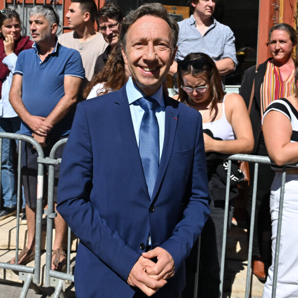 Stéphane Bern dans le cadre d'un voyage axé sur les 40ème Journées européennes du patrimoine à Semur-en-Auxois en Bourgogne, France, le 15 septembre 2023. © Jacques Witt/Pool/Bestimage