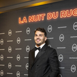 Antoine Dupont - Soirée de la 19ème édition de la Nuit du Rugby à l'Olympia, Paris le 20 novembre 2023.La Nuit du rugby est une cérémonie organisée chaque année depuis 2004 sous l'égide de la Ligue nationale de rugby en collaboration avec Provale et TECH XV, pour récompenser les acteurs du rugby professionnel français qui se sont distingués lors des championnats de France de rugby Top 14 et Pro D2. © Pierre Perusseau/Bestimage