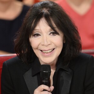 Ce dernier, qui avait 20 ans de plus qu'elle, est mort avant une course, au volant d'une voiture.
Juliette Greco - Enregistrement de l'emission "Vivement Dimanche" à Paris le 23 octobre 2013.