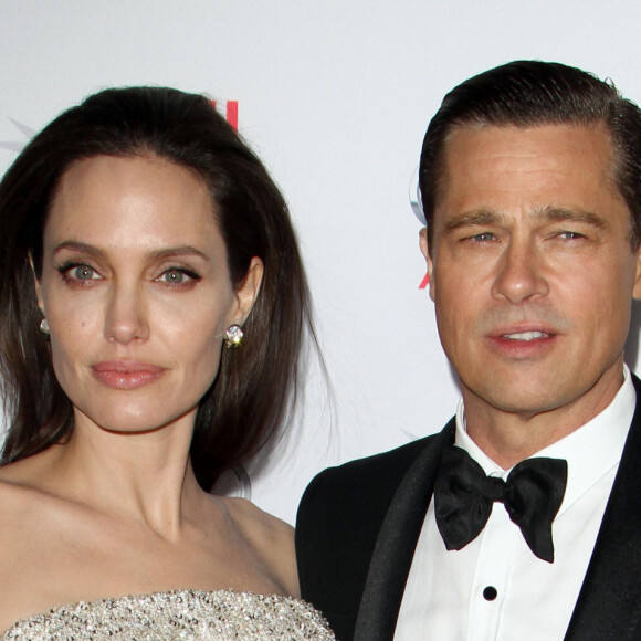 Rien à voir avec sa relation avec son ex Angelina Jolie cette fois, mais il s'agit de ses prestations
Angelina Jolie et Brad Pitt - Première de "By the Sea" à Los Angeles le 5 novembre 2015. © CPA/Bestimage