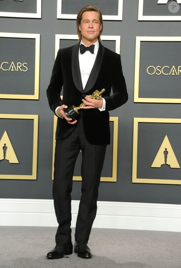 Il a fait des progrès depuis et a même remporté un Oscar pour "Once Upon a Time... in Hollywood" en 2020
Brad Pitt, lauréat du prix de l'acteur dans un second rôle pour "Once Upon a Time... in Hollywood" - Photocall de la Press Room de la 92ème cérémonie des Oscars 2020 au Hollywood and Highland à Los Angeles le 9 février 2020.