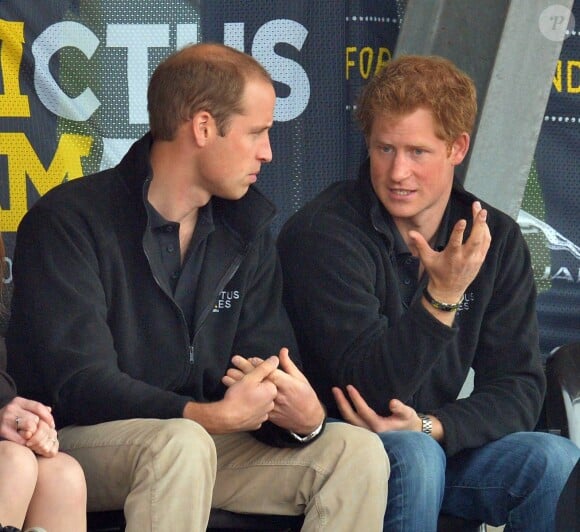 Le prince Charles et ses fils les princes Harry et William assistent aux Invictus Games 2014 à Londres