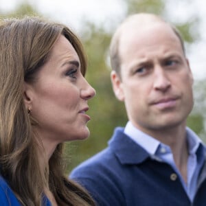 Le prince William a fait quelques confidences sur sa femme Kate Middleton. 
Le prince William, prince de Galles, et Catherine (Kate) Middleton, princesse de Galles, au centre sportif national de Bisham Abbey à Marlow, à l'occasion de la Journée mondiale de la Santé mentale.