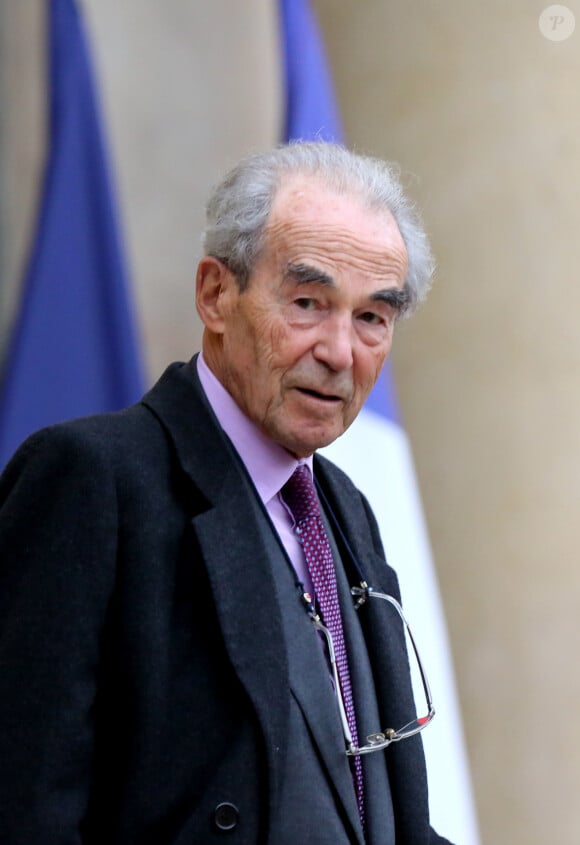 Robert Badinter - Remise des insignes de la Legion d' Honneur par le President de la Republique, Francois Hollande, au Palais de l' Elysee a Paris le 17 septembre 2013.