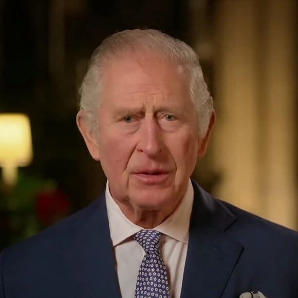 Captures d'écran de la première allocution de Noël du roi Charles III le 25 décembre 2022. 