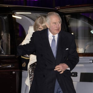 Le roi Charles III d'Angleterre et Camilla Parker Bowles, reine consort d'Angleterre - La famille royale à la sortie de la messe "Together at Christmas" à l'Abbaye de Westminster le 15 décembre 2022. 