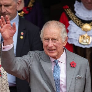 Charles III a pour médecin Michael Dixon
Le roi Charles III d'Angleterre est à Bradford pour assister à des représentations du Bradford Brass Band et de la Punjabi Roots Academy le 8 novembre 2022. © Imago / Panoramic / Bestimage 