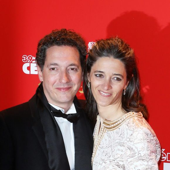 Guillaume Gallienne (Cesar du Meilleur premier film, Cesar du Meilleur film (Les Garçons et Guillaume, à table !), Cesar du meilleur acteur pour les rôles de Guillaume et Maman dans Les Garçons et Guillaume, à table !, Cesar de la meilleur adaptation) et sa femme Amandine - Arrivées extérieur - Dîner au Fouquet's - 39ème cérémonie des Cesar à Paris, le 28 février 2014. 