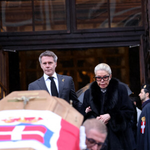 Le prince Emmanuel-Philibert de Savoie et sa mère Marina Ricolfi-Doria - Sorties des funérailles du prince Victor Emmanuel de Savoie en la basilique de Superga près de Turin le 10 février 2024. © Dominique Jacovides/Bestimage 