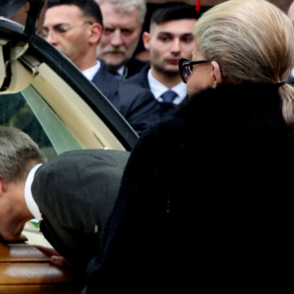 Le prince Emmanuel-Philibert de Savoie et sa mère Marina Ricolfi-Doria - Sorties des funérailles du prince Victor Emmanuel de Savoie en la basilique de Superga près de Turin le 10 février 2024. © Dominique Jacovides/Bestimage 