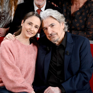 Exclusif - Serge Lama et son épouse Luana Santonino - Enregistrement de l'émission "Vivement dimanche" au studio Gabriel à Paris le 23 janvier 2024, diffusée le 11 février 2024 sur France 3. © Guillaume Gaffiot / Bestimage