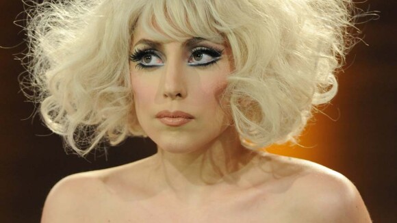 Regardez Lady Gaga victime d'un gros coup de fatigue... en plein concert !