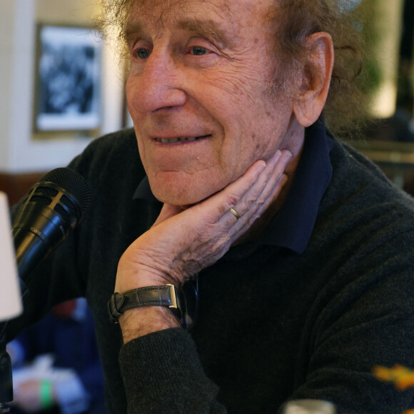 Alain Souchon lors de la 90e édition au café Les Deux Magots, le 25 septembre 2023 à Paris. G.Boley est le lauréat de cette année pour son livre "A ma soeur et unique" (Ed. Grasset). © Denis Guigenbourg / Bestimage 