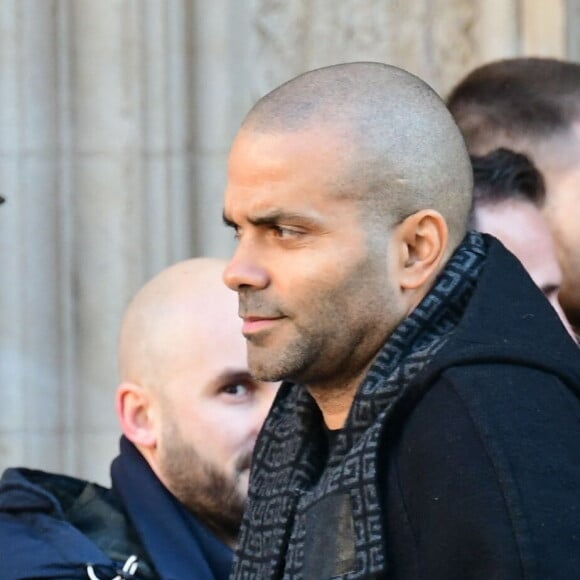 Pour Tony Parker et ses associés, la procédure est irrégulière
 
Tony Parker - Sortie des obsèques de Gérard Collomb en la cathédrale Saint-Jean à Lyon, le 29 novembre 2023. © Romain Doucelin / Bestimage