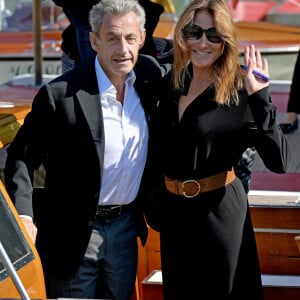 L'ancien président français Nicolas Sarkozy et sa femme Carla Bruni-Sarkozy arrivent à l'aéroport de Venise-Marco Polo et prennent un bateau-taxi lors du 80ème festival international du film de Venise, La Mostra, à Venise, Italie, le 2 septembre 2023. © ANSA/ZUMA Press/Bestimage