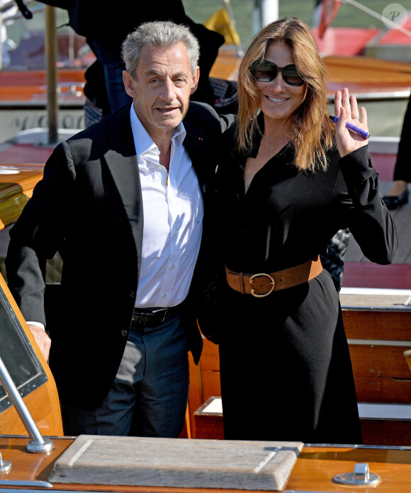 L'ancien président français Nicolas Sarkozy et sa femme Carla Bruni-Sarkozy arrivent à l'aéroport de Venise-Marco Polo et prennent un bateau-taxi lors du 80ème festival international du film de Venise, La Mostra, à Venise, Italie, le 2 septembre 2023. © ANSA/ZUMA Press/Bestimage
