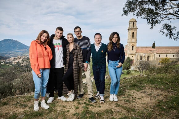 Exclusif - Delphine Wespiser, Simon Castaldi, Clara Morgane, Paul El Kharrat, Jean-Marc Généreux, Fabienne Carat - Rendez-vous avec les candidats de l'émission "Bienvenue au monastère" au couvent Saint Dominique des Frères de Saint-Jean à Corbara, en Corse. Le 19 mars 2023 © Cyril Moreau / Bestimage F.Carat, C.Morgane, D.Wespiser, S.Castaldi, P.El.Kharrat et J.M.Généreux, ont accepté de vivre une expérience hors du commun : se couper du monde et participer à une retraite spirituelle pendant une semaine dans un Monastère historique au sein de la communauté religieuse du Couvent de Corbara en Corse. Ils ne savent rien de ce qui les attend mais ce dont ils sont sûr, c'est qu'ils n'auront plus accès à internet, au téléphone, et n'auront donc aucun contact avec le monde extérieur. Ils vont devoir apprendre à vivre dans le silence absolu, le recueillement et effectuer toutes les tâches qui leur seront demandées. Comment ces retraitants, si éloignés de cet univers, vont-ils supporter cette vie de solitude, qui va les pousser à se poser 1000 questions sur eux, sur leurs proches et sur le monde qui les entoure ? Arriveront-ils à garder le silence et à suivre les règles du monastère ? Ce qui est sûr, c'est que le besoin de communiquer va déclencher des moments de franche rigolade qui ne seront d'ailleurs pas toujours appropriés. Cette quête initiatique, totalement inédite, va permettre à ces 6 personnalités de découvrir des choses enfouies au plus profond d'elles-mêmes, ou dont elles ne soupçonnaient absolument pas l'existence, certains vont douter, changer, s'émouvoir, nous émouvoir, mais tous vont évoluer et repartiront différents de ce monastère. Cette expérience unique, cette quête initiatique, ne laissera personne indifférent...  Exclusive - No Web No Blog pour Belgique et Suisse 