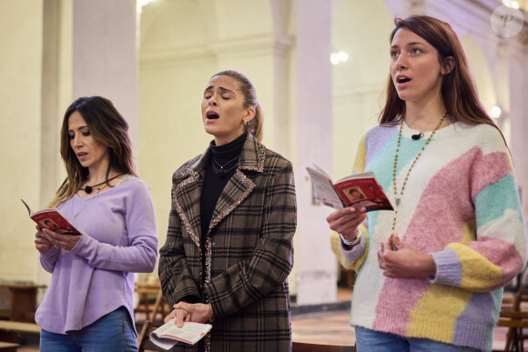 Exclusif - Fabienne Carat, Clara Morgane, Delphine Wespiser - Les candidats de l'émission "Bienvenue au monastère", diffusée à partir du 12 janvier jusqu'au 9 février, lors des Vêpres au couvent Saint Dominique des Frères de Saint-Jean à Corbara, en Corse. Le 18 mars 2023 © Cyril Moreau / Bestimage