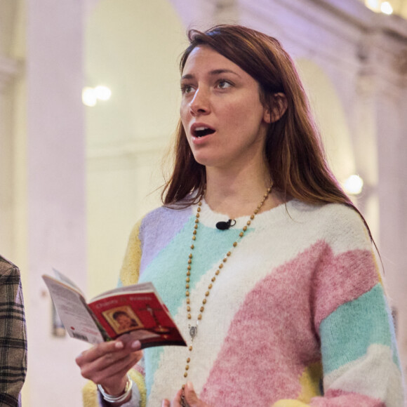 Exclusif - Fabienne Carat, Clara Morgane, Delphine Wespiser - Les candidats de l'émission "Bienvenue au monastère", diffusée à partir du 12 janvier jusqu'au 9 février, lors des Vêpres au couvent Saint Dominique des Frères de Saint-Jean à Corbara, en Corse. Le 18 mars 2023 © Cyril Moreau / Bestimage